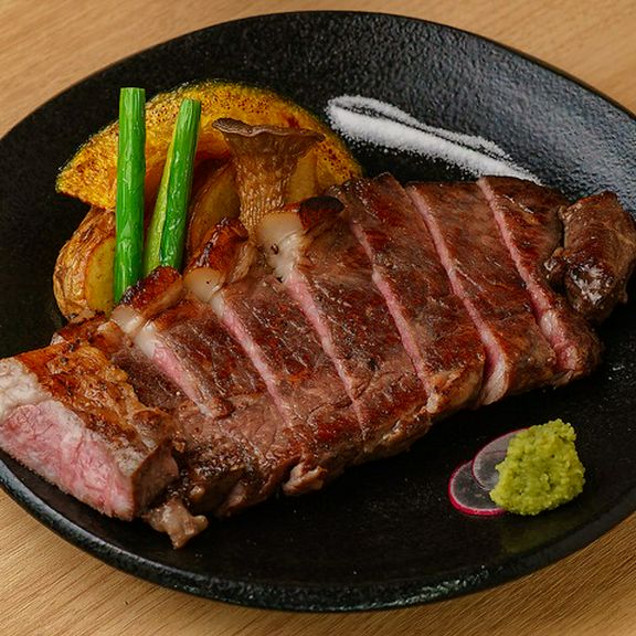 30日間熟成国産牛ロースの藁焼き