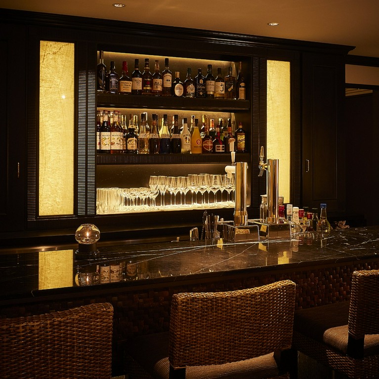 ディナーの前後に利用したい、オシャレなバータイム