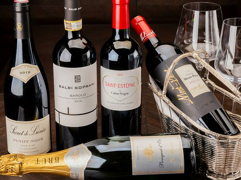 ワインは、フランス、イタリア、スペインなど各国からセレクト