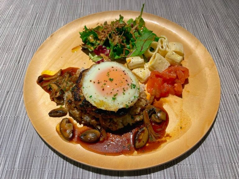 ハワイのソウルフード的プレートメニュー【ロコモコプレート】