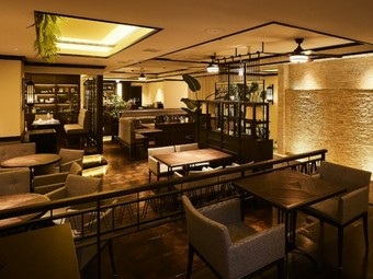 非日常的な気分を味わえる、ラグジュアリーな店内