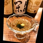 じゅんさいをかつお香る土佐酢で泳がせています。
飲める土佐酢と共にどうぞ。
※表示価格は税別価格です。