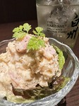 ジャガイモにはインカの目覚めを使用。
胡麻風味香るひと味違ったポテサラです。
※表示価格は税別価格です。