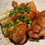 若鶏のももを一口大にカットし照り焼き仕立てに。
和山椒香る風味をお楽しみください。