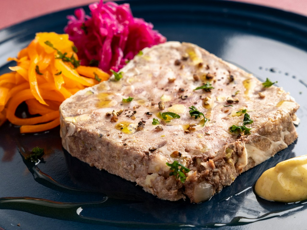 美しくおいしい料理との出合い。九州産の厳選食材を使用