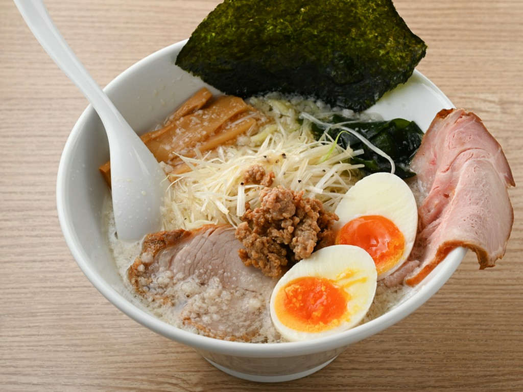 2種のチャーシューで贅沢に『味玉チャーシューコッテリの塩ラーメン』