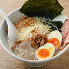 2種のチャーシューで贅沢に『味玉チャーシューコッテリの塩ラーメン』