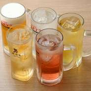 生ビールやハイボールはもちろん、各種サワーにワインまで、アルコールメニューが充実しているのも魅力。「ラーメン店以上居酒屋未満」の使い勝手の良さで、お疲れさまの軽い一杯も楽しめます。