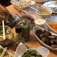 〈通常コース内容）前菜3品、スープ、サラダ、メイン、デザート、ドリンク等
ご予約時にお電話の上コース内容のご要望を承ります。