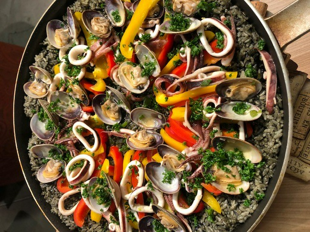 ワイン会コース（写真はイタリアンワインの時のパエリア）