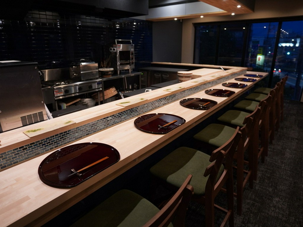 日吉の大人空間に集う