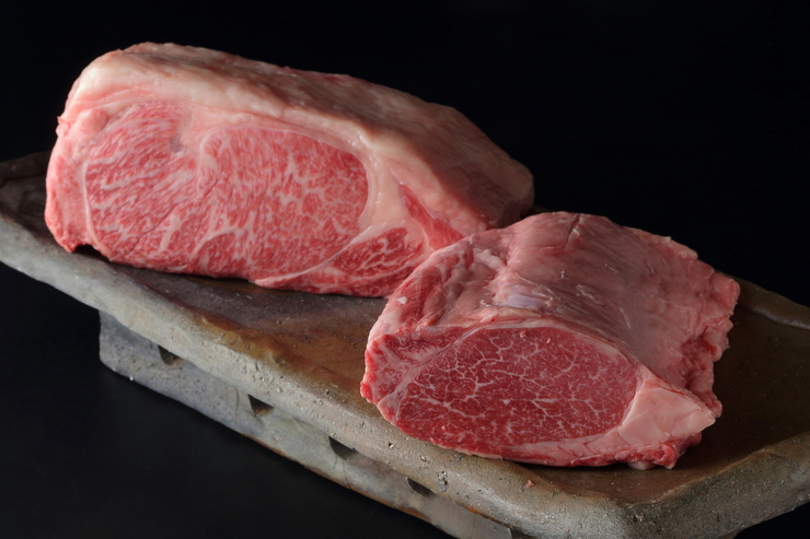 【和牛香气的特制怀石料理】享受包括神户牛、松阪牛、以及其他品牌和牛在内的所有日本黑毛牛，共16道菜品