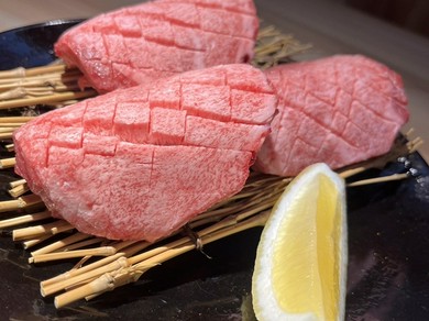 やわらかさと旨みが格別！『厚切り上塩タン』