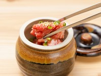 希少部位を使った人気メニュー『壺漬けカルビ』