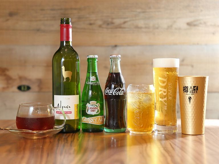 アルコールもソフトドリンクも、さまざま飲み物をご用意しております。
