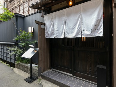 新潟の地酒が充実し、季節限定酒や知る人ぞ知る佐渡の銘酒も登場