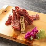 ハーフ　1400円
一口食べれば、肉の柔らかさと濃厚な旨みが口いっぱいに広がります。