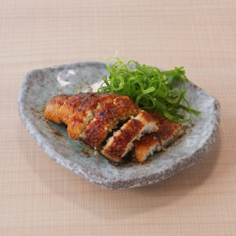 炭火で仕上げる鰻つまみ