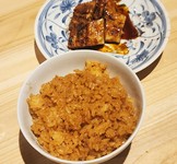 鰻のタレをかけたご飯｡
そのままでも良し､お好みのトッピングでオリジナルの味を♪