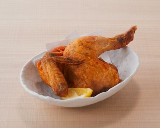 名物料理【1】かぶりつけ！鶏の半身揚げ