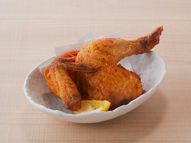 名物料理【1】かぶりつけ！鶏の半身揚げ