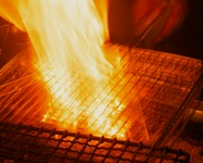 名物料理【2】炎のカゴ焼き