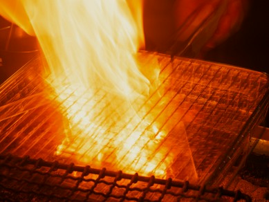 名物料理【2】炎のカゴ焼き