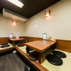自慢の串焼きをはじめとした多彩な料理、ドリンクメニューも充実