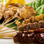自ら市場に足を運んで素材を目利きするという田上さん。店で使用する鶏肉も鮮度にこだわり、朝〆鶏のみを仕入れます。鮮度抜群の鶏肉は『タタキ』や『ユッケ』で楽しむのもオススメ。