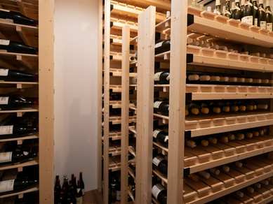 季節の日本料理に寄り添う世界のワインを約1,200本コレクション