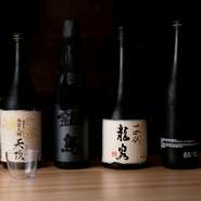 九州の地酒を中心に日本各地の銘酒を揃え、プレミアム酒も登場