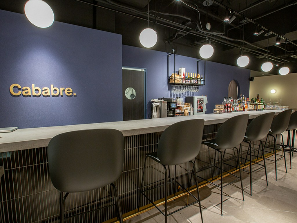 一人で気軽に訪れて、ゆったりと過ごせる居心地の良さが人気