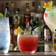 演出面にもこだわったオリジナルカクテル。当日飲んで楽しめるだけでなく、写真をシェアしても楽しめる、SNS映えする一杯を取り揃えています。