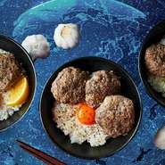 仙台名物「牛タン」の濃厚な旨味が詰まった鮮度抜群の牛タンを粗挽きひき肉にして作りあげたこだわりのハンバーグ
－２００円でご飯無しも出来ます おつまみとしても！
・和風ガーリックｗハンバーグ など
全８種！