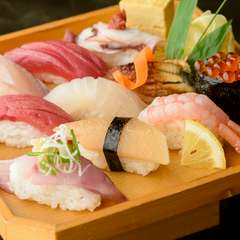 職人が旬の食材を使用して握る『寿司盛り合わせ』