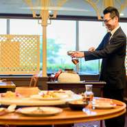 ホテルならではの一流のサービスが自慢の【四季彩中華シノワ】。子ども連れや高齢の家族との食事など、事前に要望を伝えることもでき、場面に合わせて心のこもったおもてなしを体験できます。