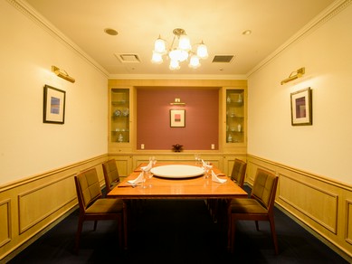 至極の料理を味わいながら、個室でゆっくり仲間との時間を過ごす