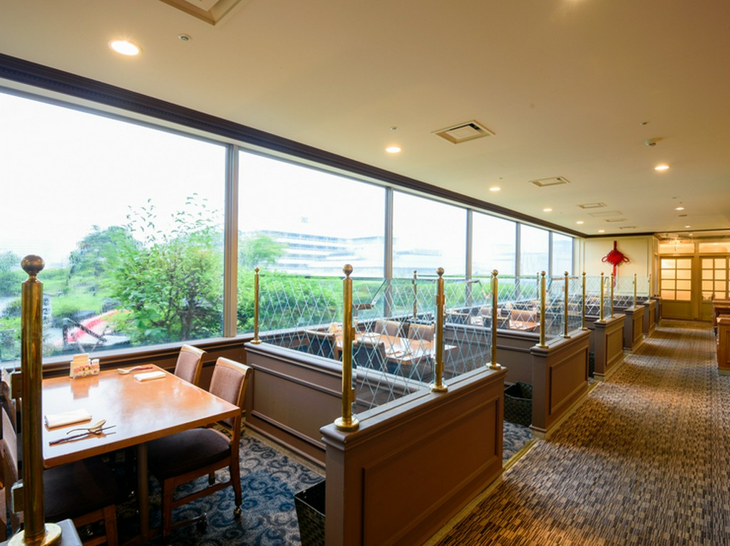 プライベートが確保された席で、落ち着いて食事を楽しめる