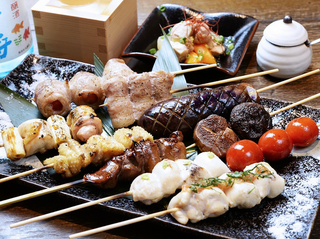 焼鳥と地酒で笑顔あふれる食時間を過ごす、大人のデートに