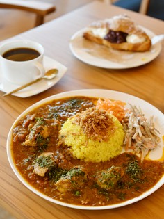 日本人の口に合う和風な味わいの『オリジナルスパイスカレー』
