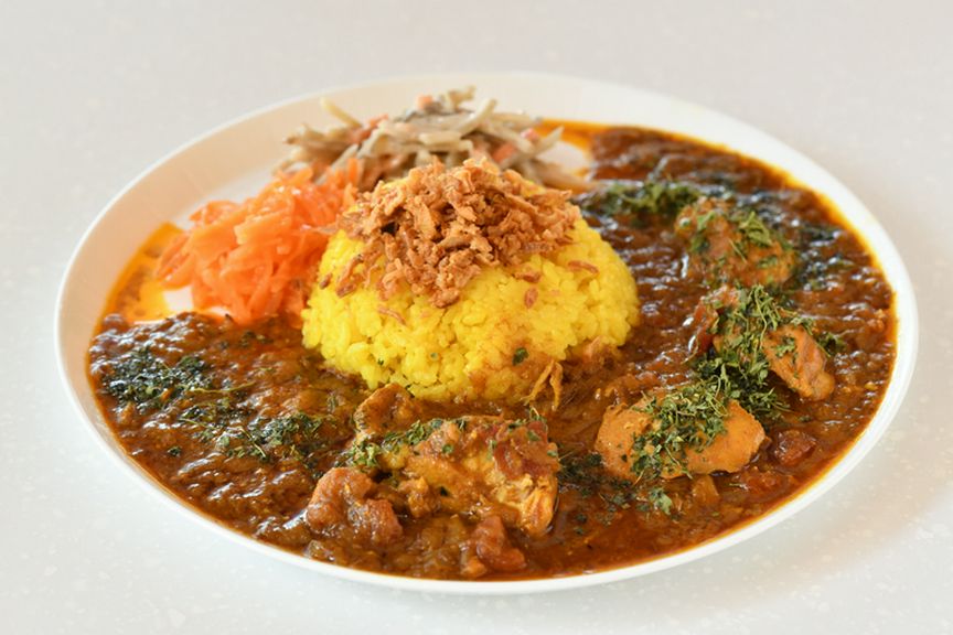 神戸の専門店から仕入れる上質で香り高いスパイスを使用