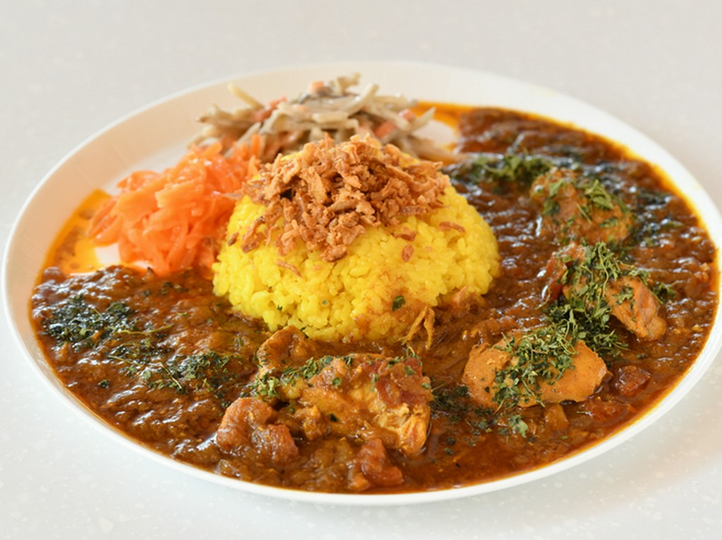 神戸の専門店から仕入れる上質で香り高いスパイスを使用