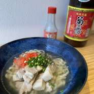 沖縄出身の店主がつくる地元の味の沖縄そばです。