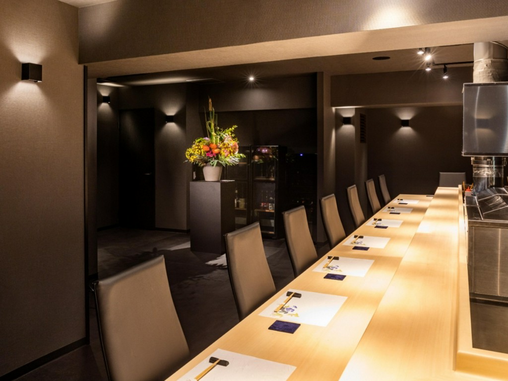 非日常の優雅な空間で、ゆっくりと流れる二人の時間