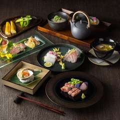 上質な黒毛和牛の炭火焼などを堪能できる『旬彩コース』　料理一例