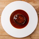 【ソースは選べる3種類】
①デミグラスソース
②さっぱりおろし玉ねぎ柚子ソース
③チェダーチーズ&完熟トマトソース +200円