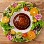 【ソースは選べる3種類】
①デミグラスソース
②さっぱりおろし玉ねぎ柚子ソース
③チェダーチーズ&完熟トマトソース +200円