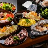 さまざまな飲食店が立ち並ぶ「城東閣」内にある【お好み焼き酒場　PokaPoka】。気の置けない友人や仲間との会話で盛り上がり、冷えたお酒とアツアツの鉄板料理で楽しいひとときを。