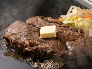 見た目も、味も超ビッグ！『超ビッグ牛ステーキ』