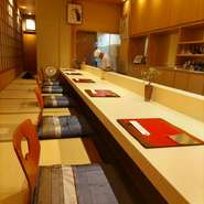 2019年に瀬戸内海に面する愛媛県より移転してまいりましたレストラン「瀬戸内料理 洋」。瀬戸内海の愛媛県来島海峡で水揚げされた新鮮な海産物と、京都市場で仕入れた逸品でお料理を作りご提供しております。